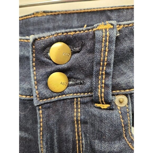 American Eagle Outfitters-Super Stretch Artist Crop 2 button Size 2 - Picture 2 of 8
